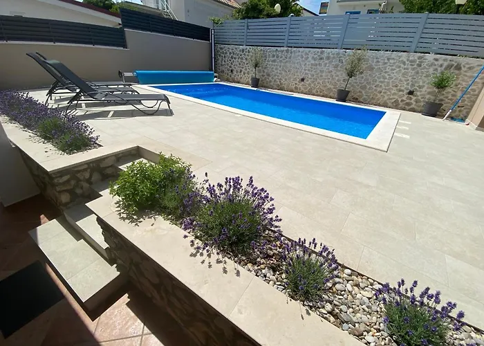 Mima Петрчане